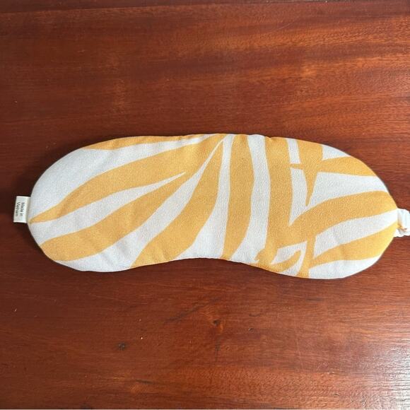 Maison Du Soir Magnolia Luxe Sleep Eye Mask New in package NIP Orange White - Picture 6 of 9